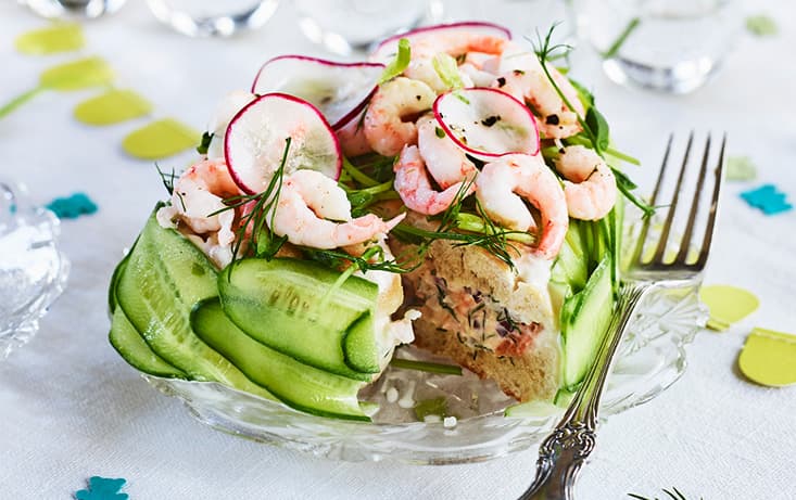 Smörgåsbakelser med varmrökt lax och räkor - Recept | Pågen